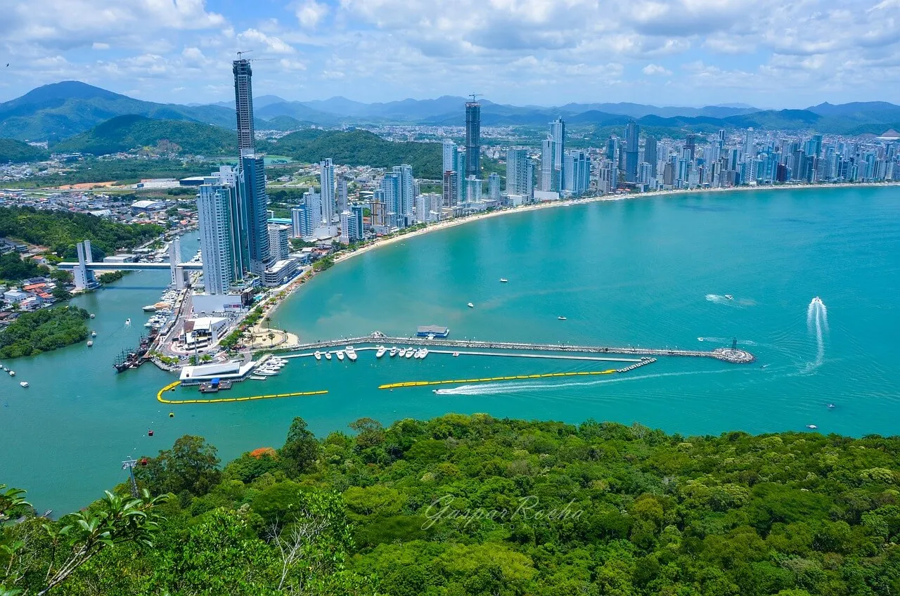 Descubra Onde Fica Balneário Camboriú e o Que Fazer na Cidade: Dicas de Hospedagem, Restaurantes e Passeios Gratuitos!